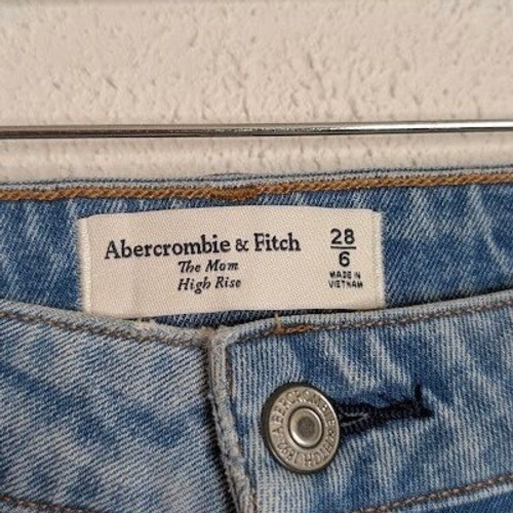 Abercrombie & Fitch 90s The Mom High Rise Straight Jeans Blue Distressed 28 6R - Picture 3 of 5